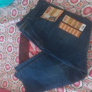Wrangler Mens blue jeans 38x32 relaxed fit NWT